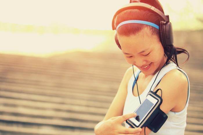 woman exercising with smartphone