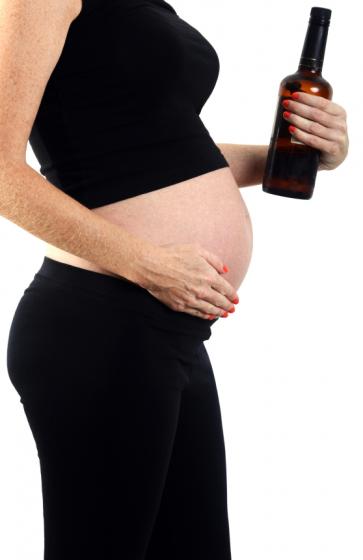 pregnant woman with alcoholic drink