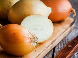 [block]How does onion juice help hair growth?